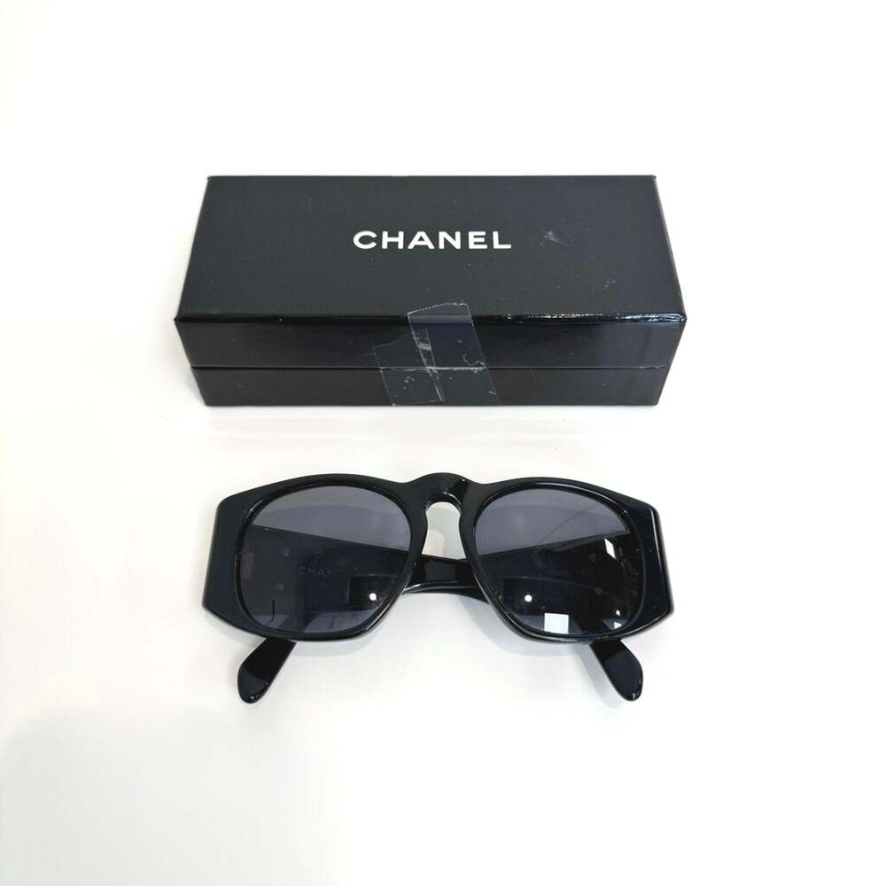 CHANEL Vintage Black Sunglasses Gold Interlocking CC Temple Logos Square Frames